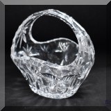 G21. Crystal basket-shaped vase. 